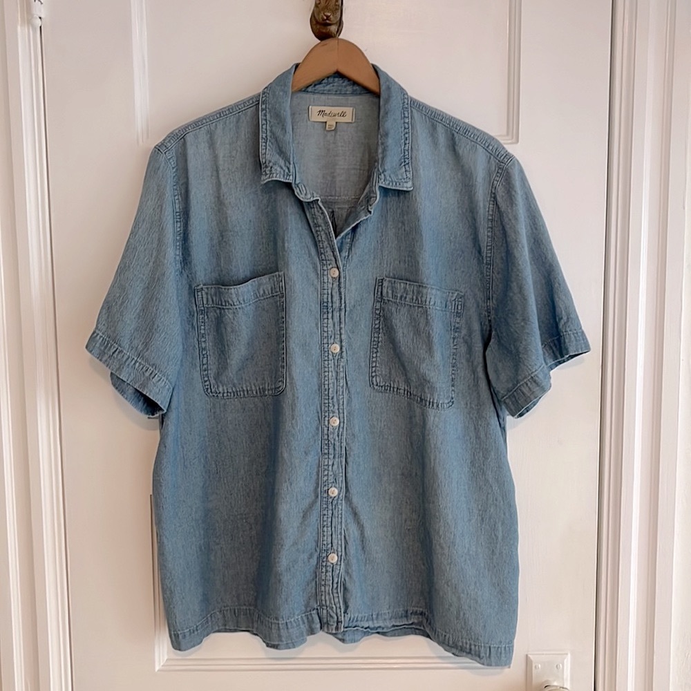 Denim Short-Sleeve Button-Up Shirt in Brickton Wash